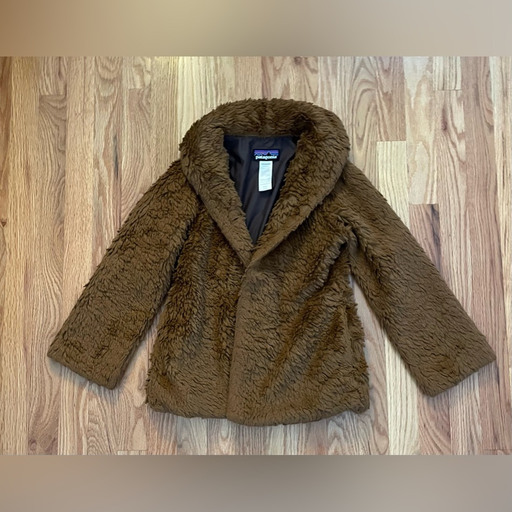 Cozy Patagonia Coat. Brown. Girls size 8. Great condition